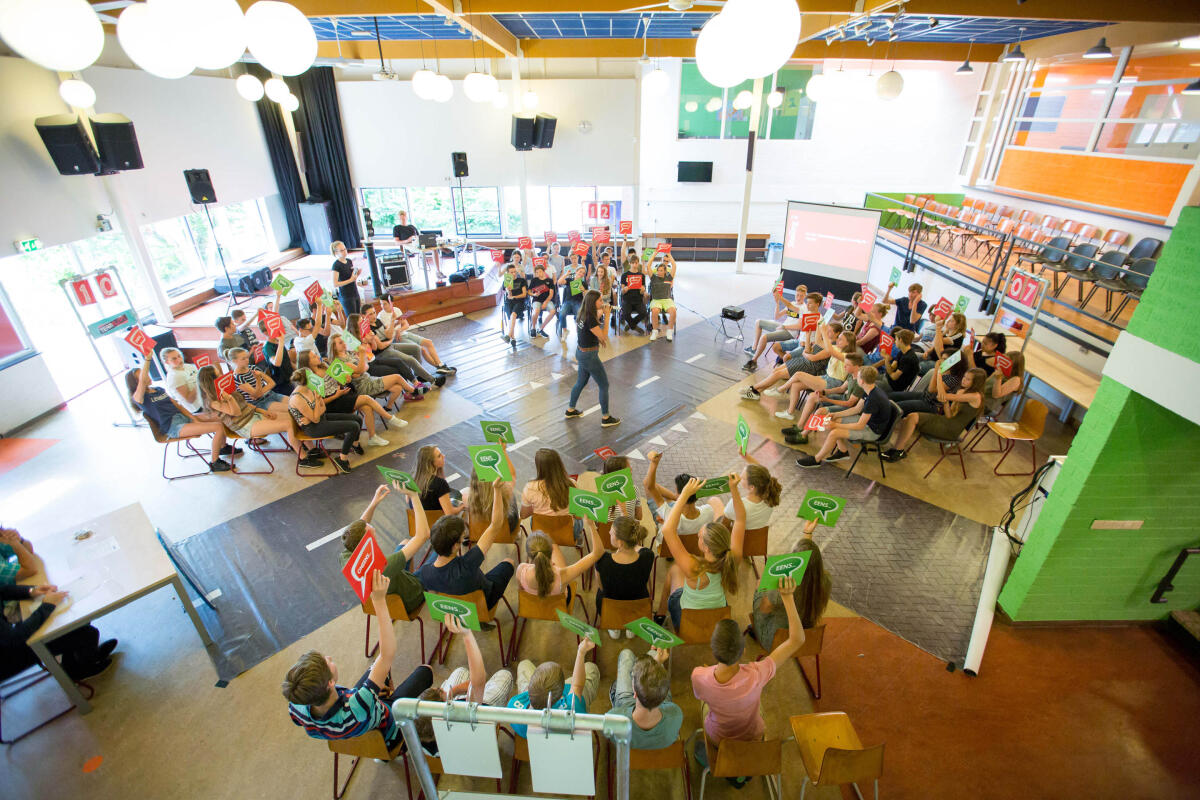 Jongeren in debat tijdens een kruispuntsessie