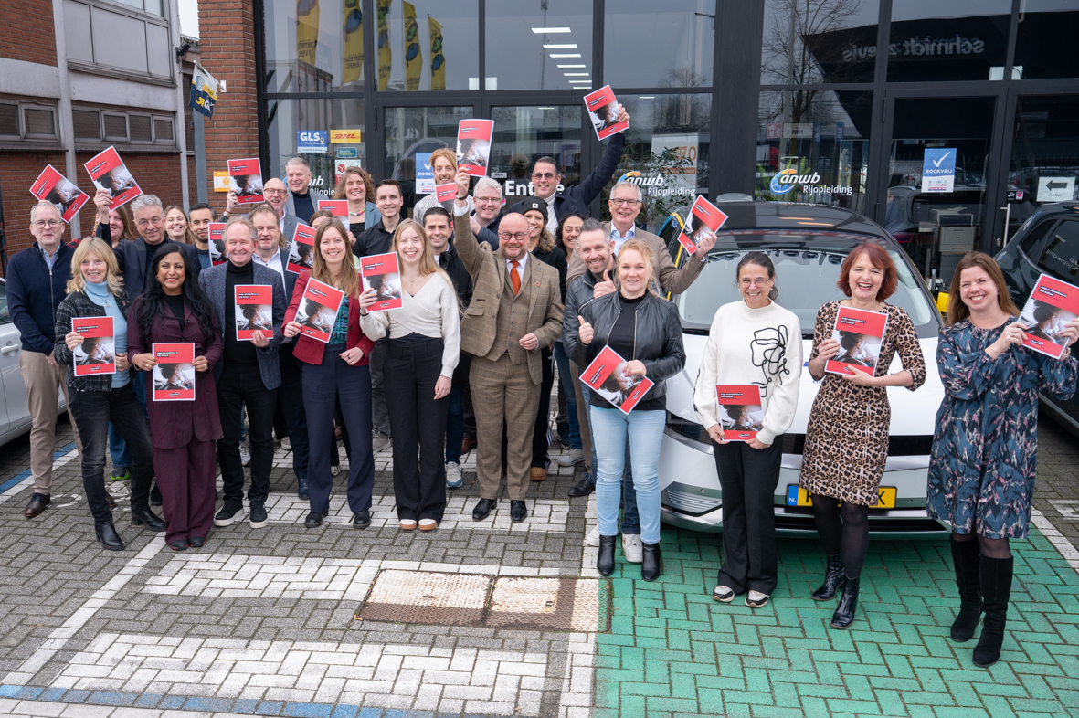 Ambassadeurs van #impact met nieuw rapport voor Verkeersschool Koos van der Bilt