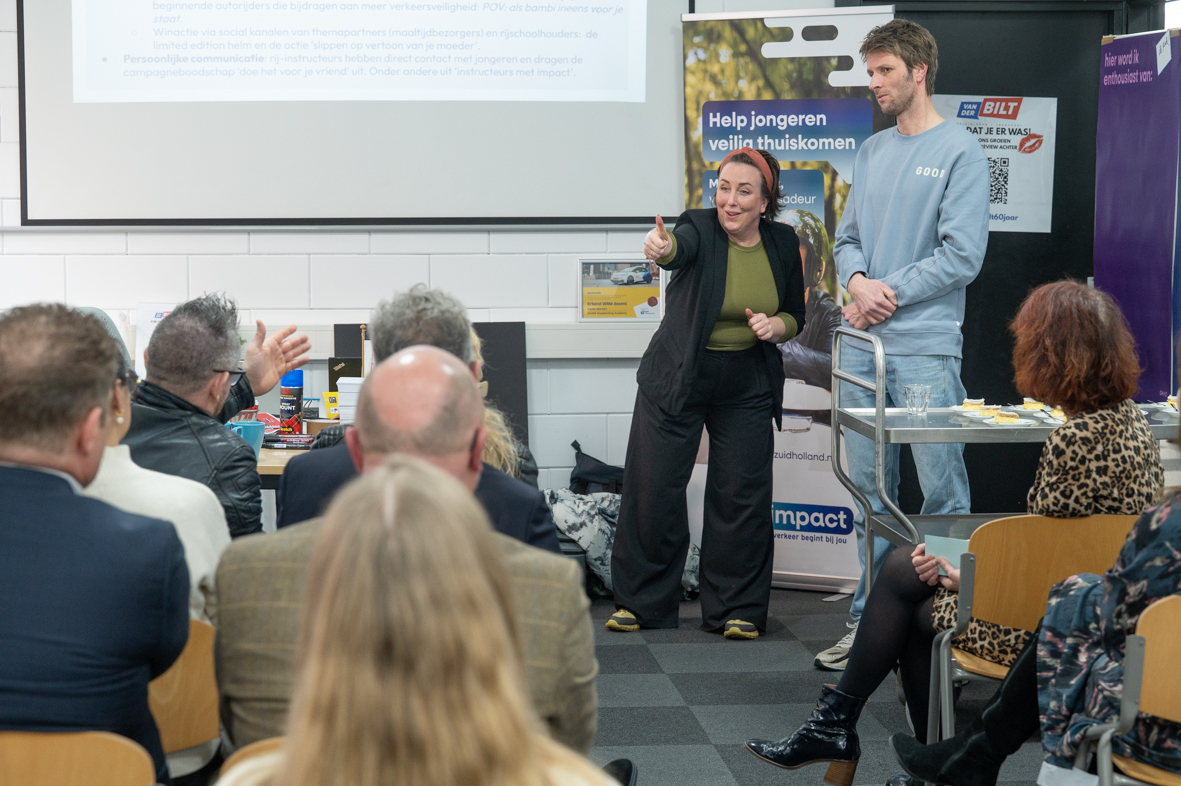 Liedeke en Jan-Willem (GH+O) presenteren het communicatieplan en het campagneconcept