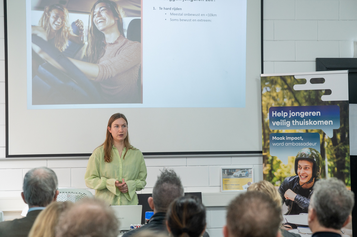 Saar Hadders presenteert de uitkomsten van het onderzoek door TeamAlert
